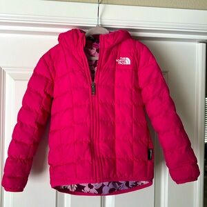 Girls 5T “The North Face” thermoball jacket. Reversible.